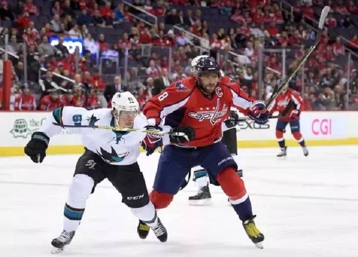 How Long Are Intermissions in Hockey: Unveiling the Pacing of the Game How Long Are Intermissions in Hockey