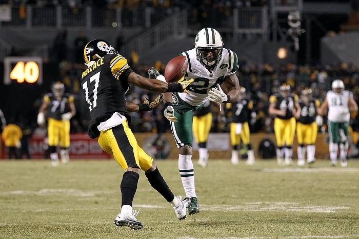 The Significance of a Defensive Back (DB) in Football - Thatsportlife.com