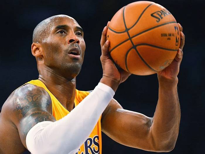 Exploring Player Profiles and Contributions