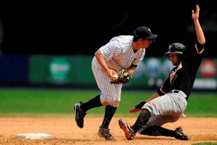 how to play second base