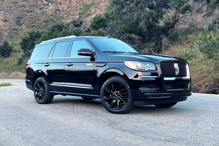 2023 Lincoln Navigator Review: Luxury, Power, and Prestige in a Full-Size SUV lincoln navigator 2023